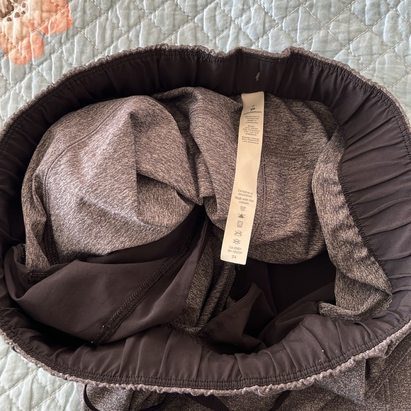 Lululemon On The Fly Pant Size 6 Gray - Picture 5 of 6